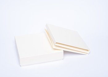Kwadratowy Trifold  w pudełku 15,2 ecru GoatBox